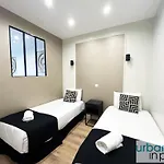 23 - Charming Parisian Flat In باريس