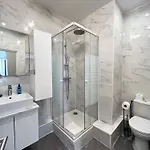 23 - Charming Parisian Flat In * باريس