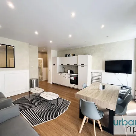 23 - Charming Parisian Flat In Paris