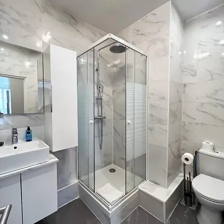 23 - Charming Parisian Flat In * Paris