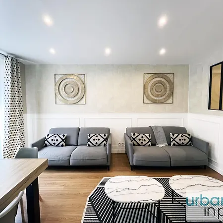 23 - Charming Parisian Flat In Apartment Paris